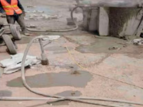 南朗镇水泥混凝土路面板底注浆技术 路面脱空注浆整治方案